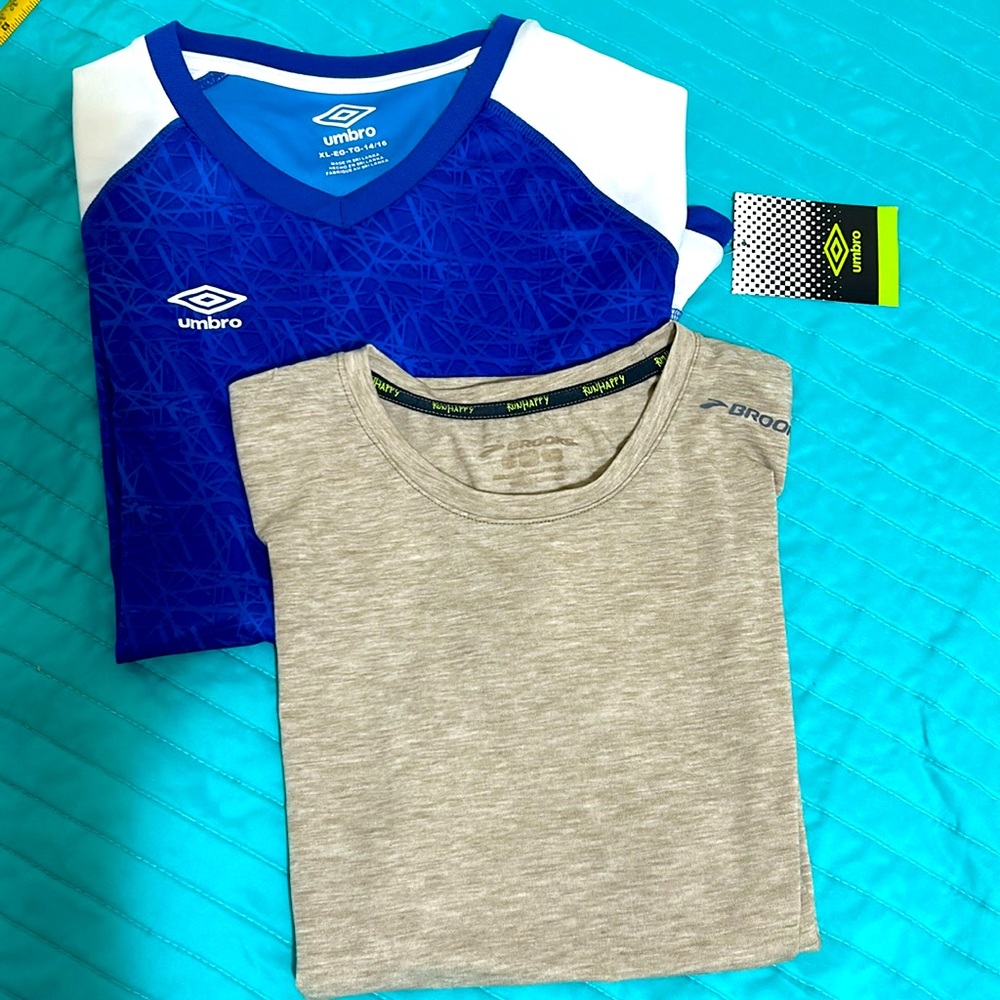 Bundle XS Brooks Run Happy Running Athletic Short Sleeve Shirt and Umbro teen XL